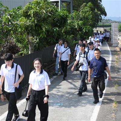 親子集集同遊樂  山水參禪共郊遊