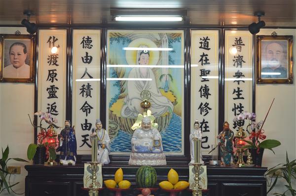 大香山普化佛堂仍擺設林根成燒製佛像